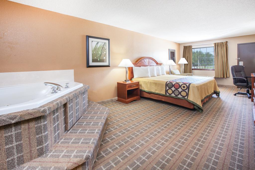Hotel Super 8 By Wyndham Clinton Exterior foto